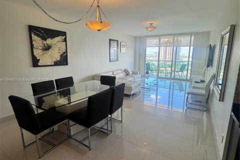 Купить кондоминиум в Санни-Айлс-Бич, Флорида 1 спальня, 93.37м2, № 2014397 - фото 13