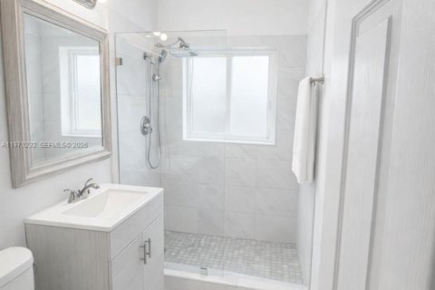 Immobilier commercial à vendre à Miami, Floride: 265.7 m2 № 2051535 - photo 10