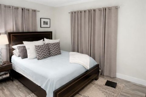 Immobilier commercial à vendre à Miami, Floride: 265.7 m2 № 2051535 - photo 9