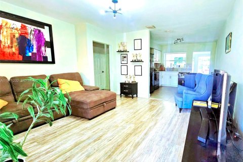 Immobilier commercial à vendre à Miami, Floride: 265.7 m2 № 2051535 - photo 12