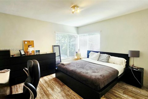 Immobilier commercial à vendre à Miami, Floride: 265.7 m2 № 2051535 - photo 17