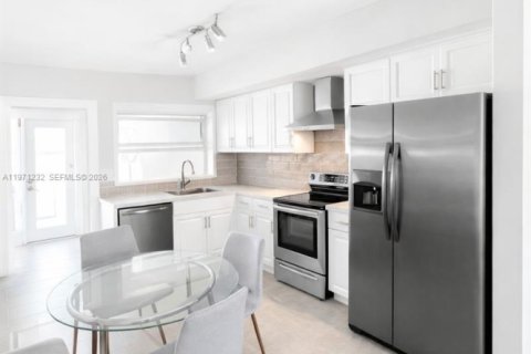 Immobilier commercial à vendre à Miami, Floride: 265.7 m2 № 2051535 - photo 6