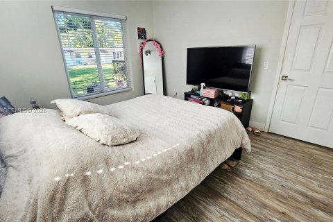 Immobilier commercial à vendre à Miami, Floride: 265.7 m2 № 2051535 - photo 18