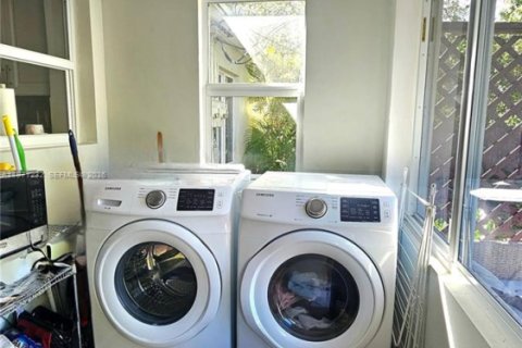 Immobilier commercial à vendre à Miami, Floride: 265.7 m2 № 2051535 - photo 22