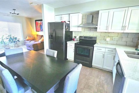 Immobilier commercial à vendre à Miami, Floride: 265.7 m2 № 2051535 - photo 15