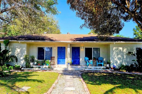 Immobilier commercial à Miami, Floride 265.7 m2 № 2051535