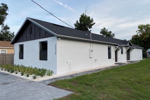 Propiedad comercial en venta en Orlando, Florida, 2 dormitorios, 178.37 m2 № 1918372 - foto 2
