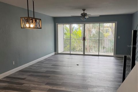 Touwnhouse à vendre à Seminole, Floride: 4 chambres, 201.97 m2 № 2095640 - photo 5
