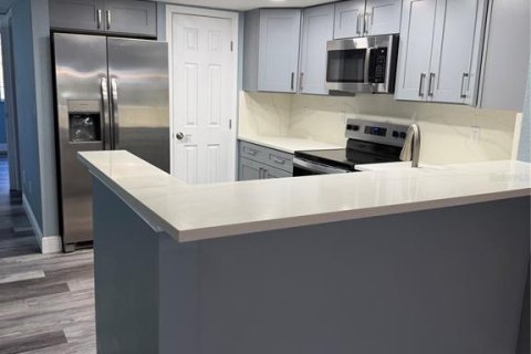 Touwnhouse à vendre à Seminole, Floride: 4 chambres, 201.97 m2 № 2095640 - photo 4