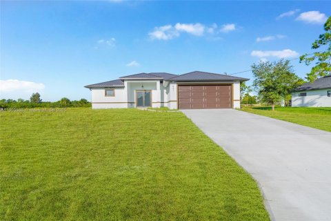 Купить виллу или дом в Лихай-Эйкерс, Флорида 3 спальни, 145.11м2, № 1954760 - фото 9