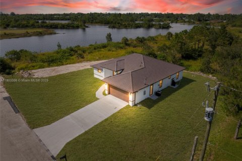 Купить виллу или дом в Лихай-Эйкерс, Флорида 3 спальни, 145.11м2, № 1954760 - фото 5