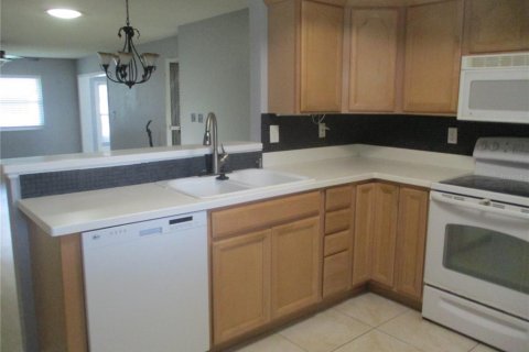 Copropriété à louer à Sun City Center, Floride: 2 chambres, 92.9 m2 № 2093205 - photo 6