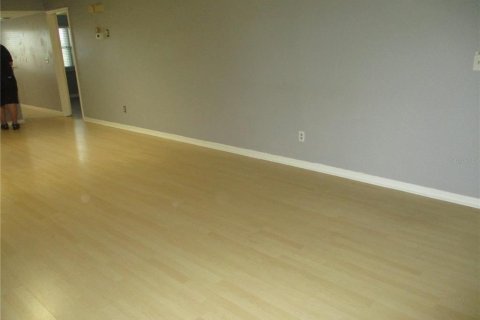 Copropriété à louer à Sun City Center, Floride: 2 chambres, 92.9 m2 № 2093205 - photo 4
