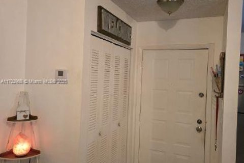 Villa ou maison à vendre à Miami, Floride: 2 chambres, 85.1 m2 № 1473826 - photo 6