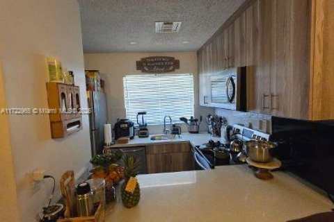 Villa ou maison à vendre à Miami, Floride: 2 chambres, 85.1 m2 № 1473826 - photo 11