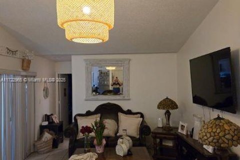 Villa ou maison à vendre à Miami, Floride: 2 chambres, 85.1 m2 № 1473826 - photo 13