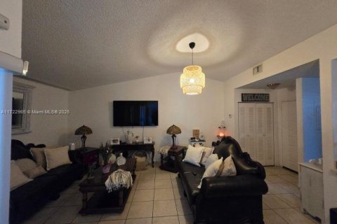 Villa ou maison à vendre à Miami, Floride: 2 chambres, 85.1 m2 № 1473826 - photo 7
