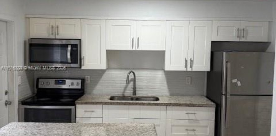 Casa en Hollywood, Florida 2 dormitorios, 174.93 m2 № 2060193