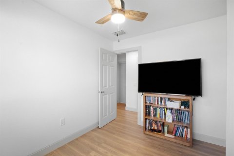 House in Port St. Lucie, Florida 3 bedrooms, 122.63 sq.m. № 2374892 - photo 16