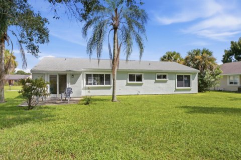 House in Port St. Lucie, Florida 3 bedrooms, 122.63 sq.m. № 2374892 - photo 24