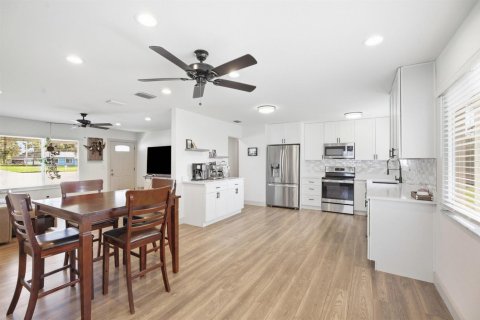 House in Port St. Lucie, Florida 3 bedrooms, 122.63 sq.m. № 2374892 - photo 5
