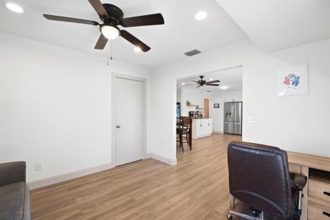 House in Port St. Lucie, Florida 3 bedrooms, 122.63 sq.m. № 2374892 - photo 22