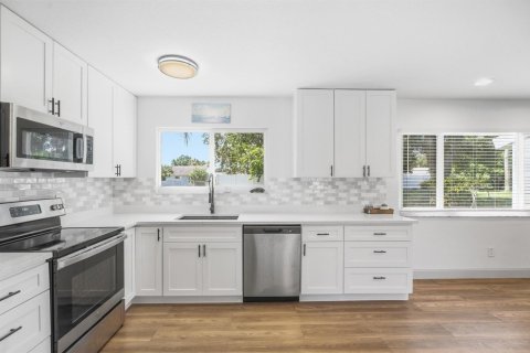 House in Port St. Lucie, Florida 3 bedrooms, 122.63 sq.m. № 2374892 - photo 9