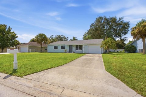 House in Port St. Lucie, Florida 3 bedrooms, 122.63 sq.m. № 2374892 - photo 29