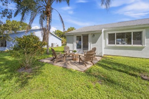 House in Port St. Lucie, Florida 3 bedrooms, 122.63 sq.m. № 2374892 - photo 23