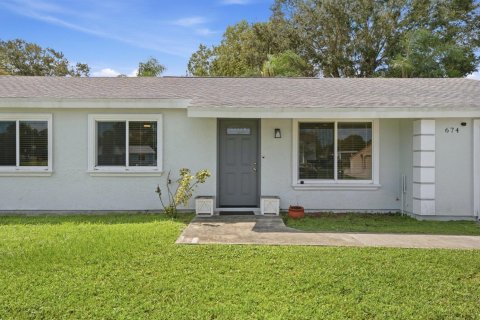 House in Port St. Lucie, Florida 3 bedrooms, 122.63 sq.m. № 2374892 - photo 2