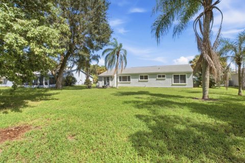 House in Port St. Lucie, Florida 3 bedrooms, 122.63 sq.m. № 2374892 - photo 25