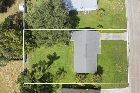House in Port St. Lucie, Florida 3 bedrooms, 122.63 sq.m. № 2374892 - photo 26