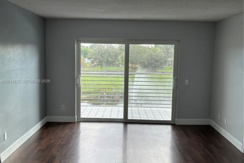 Condo in Davie, Florida, 2 bedrooms  № 2001521 - photo 3