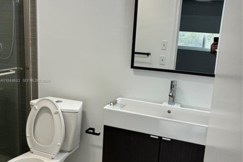 Condo in Davie, Florida, 2 bedrooms  № 2001521 - photo 9