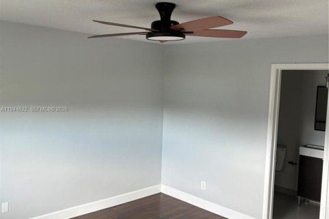 Condo in Davie, Florida, 2 bedrooms  № 2001521 - photo 11