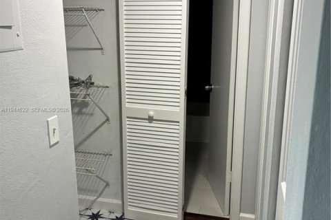 Condo in Davie, Florida, 2 bedrooms  № 2001521 - photo 7