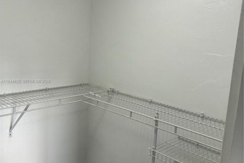 Condo in Davie, Florida, 2 bedrooms  № 2001521 - photo 8