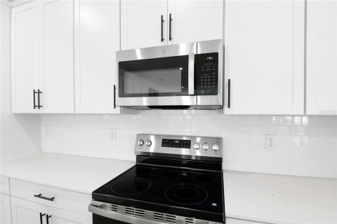 House in Mount Dora, Florida 4 bedrooms, 281.49 sq.m. № 1649340 - photo 5