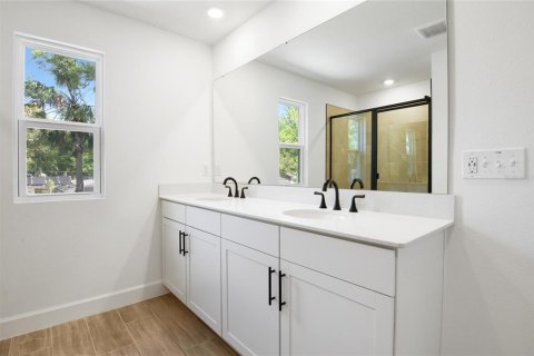 House in Mount Dora, Florida 4 bedrooms, 281.49 sq.m. № 1649340 - photo 19