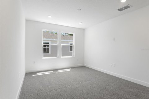 House in Mount Dora, Florida 4 bedrooms, 281.49 sq.m. № 1649340 - photo 13
