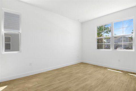 House in Mount Dora, Florida 4 bedrooms, 281.49 sq.m. № 1649340 - photo 7