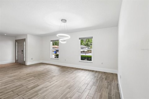 House in Orlando, Florida 3 bedrooms, 152.17 sq.m. № 2093392 - photo 5