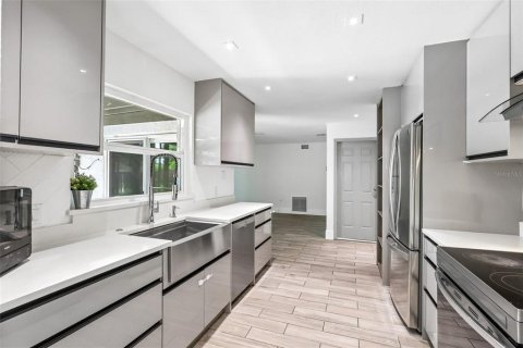 House in Orlando, Florida 3 bedrooms, 152.17 sq.m. № 2093392 - photo 12
