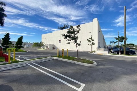 Immobilier commercial à vendre à Hialeah Gardens, Floride № 2035522 - photo 9
