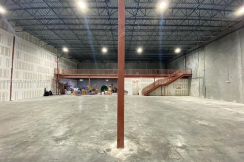 Immobilier commercial à vendre à Hialeah Gardens, Floride № 2035522 - photo 5