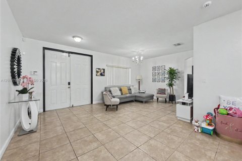 Casa en venta en Homestead, Florida, 3 dormitorios, 152.45 m2 № 2066423 - foto 7