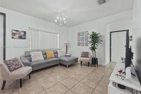 Casa en venta en Homestead, Florida, 3 dormitorios, 152.45 m2 № 2066423 - foto 5