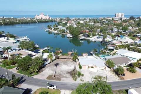 Land in Saint Pete Beach, Florida № 1724795 - photo 1