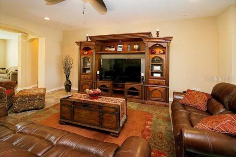 House in Clermont, Florida 3 bedrooms, 294.04 sq.m. № 2225637 - photo 7