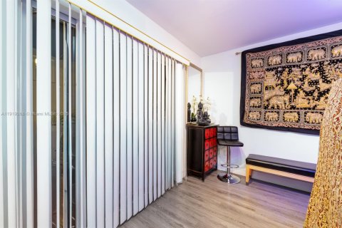 Condo in Miami Beach, Florida, 1 bedroom  № 1974519 - photo 6